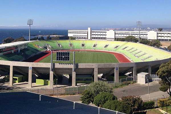 El Estadio Elías Figueroa de Valparaíso se presenta como la opción más posible para el partido.