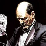 Revelan la primera imagen de Alfred, el mayordomo de Batman para su nueva serie