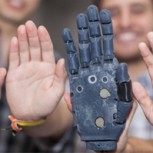 Estudiantes chilenos diseñan mano Robótica y 3D de bajo costo para personas con capacidades diferentes