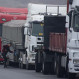 Histórica alza de combustible en Chile: Camioneros advierten “movimiento de brazos caídos”