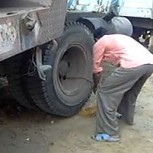 Cómo echar a andar un camión en India, ¿vehículo a cuerda?
