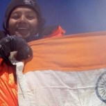 Joven india se convierte en la primera mujer amputada en escalar el Everest