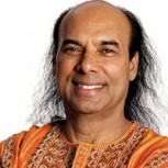 Fundador del Bikram Yoga acusado de violación, acoso sexual y racismo