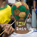 Divertidos y creativos: así se preparan los  amantes del fútbol en India para el Mundial