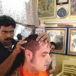 Baba: el barbero cósmico de India considerado el mejor del mundo en masaje capilar