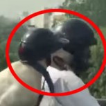 Video: increíble perro motoquero circula por las calles de India con casco