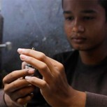 Rescatan a 73 niños de India que “trabajaban de día y noche” para fabricar joyas