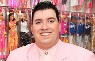 El “Hombre Barbie”: El raro caso de estadounidense que vive con 2.000