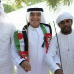 “Diego bin Armando Al-Maradona”: Curiosa foto y excéntrico baile del “jeque del fútbol”