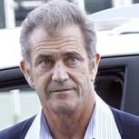 La última caída de Mel Gibson: Esta vez en las piernas de Silvester Stallone