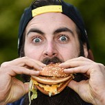 Hombre “barbudo” establece nuevo récord: Consumió 17 hamburguesas “Big Mac” en una hora