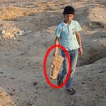 Niños ladrones de tumbas: Una peligrosa ocupación que se multiplica en Egipto