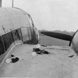 La historia del piloto que apagó un ala en llamas en pleno vuelo mientras lo seguían los nazis