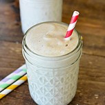 Hombre bebe 4.5 litros de milkshake de vainilla y establece un extraño récord
