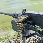 La historia de la ametralladora: El arma que cambió la forma de combatir en la guerra
