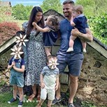Pareja vive increíble historia: Adoptaron 4 hijos pensando que no podían ser padres, luego tuvieron cuatrillizos