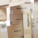 Mujer sacó cuentas alegres tras insólito error: Recibió 150 cajas por equivocación y se las regalaron