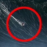 Video del angustiante rescate de un surfista en medio de olas gigantescas que terminó de la forma más inesperada
