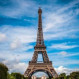 Hombre es detenido tras lanzarse en paracaídas desde la Torre Eiffel