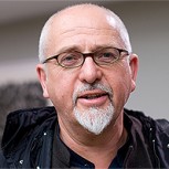 “And I’ll Scratch Yours” de Peter Gabriel:  Grandes músicos versionan sus canciones favoritas