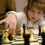 ¿Cómo beneficia el ajedrez a la inteligencia de los niños?