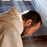 ¿Qué secretos hay tras sanaciones de Monjes del Brasil?
