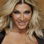 Catherine Fulop comparte provocadora selfie para celebrar sus 52 años