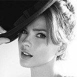 China Suárez apuesta por estas maxi botas plateadas pero no todos fueron elogios