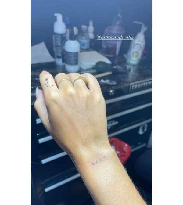 oriana sabatini tatuajes mano