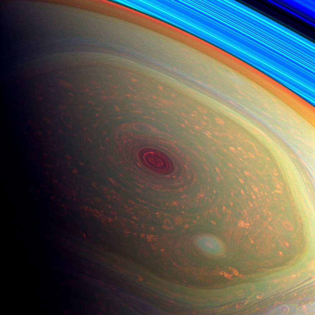 Huracán en Saturno