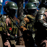 ¿Cómo son las atribuciones policiales y las normas de protección a uniformados en otros países? El contraste con Chile