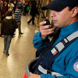 Disparos al interior de estación Los Dominicos: ¿Cómo es la seguridad del Metro en Chile?