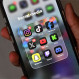 Menores y redes sociales: La posibilidad de una restricción en Chile tras experiencia internacional