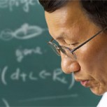 Gene Hwang: El connotado académico que afirma que matemáticas y genética prueban que Dios existe