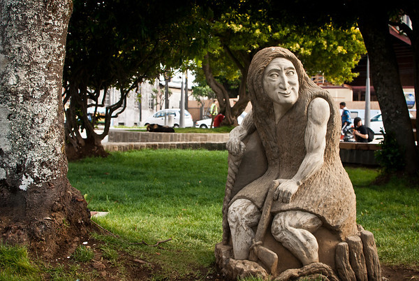 Escultura del Trauco en la Plaza de Ancud (ChiloÃ©).