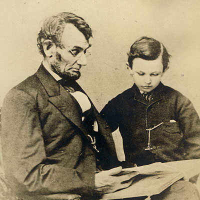 El Presidente Abraham Lincoln junto a su hijo primogénito Robert Todd Lincoln.