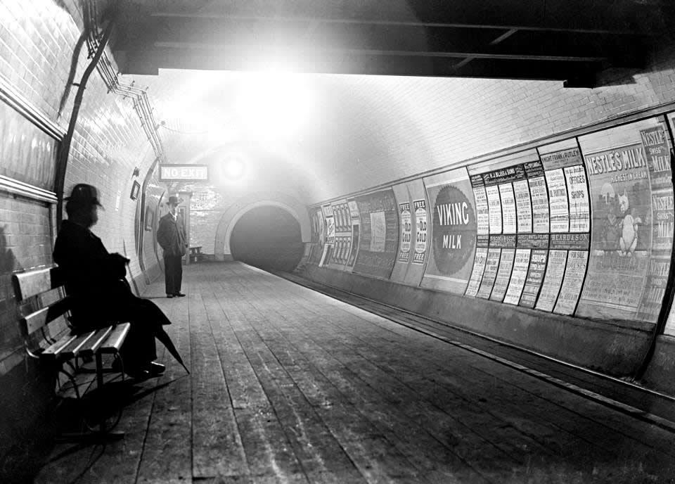 London_Underground_circa_1900-ghosts-haunted