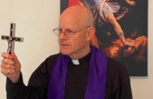 Famoso sacerdote exorcista asegura que habr&iacute;a tenido un incre&iacute;ble di&aacute;logo con un demonio narcisista