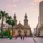 Las manifestaciones paranormales que habrían en la Plaza de Armas de Santiago