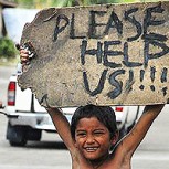Tifón Haiyan en Filipinas: Sobrevivientes claman por ayuda con impresionantes mensajes