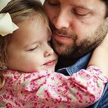 Las fotos que hicieron llorar a millones: Viudo recrea con hija de 3 años imágenes junto a fallecida esposa