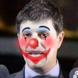 Computador de Dávalos: Memes se burlan de las distintas versiones desde La Moneda