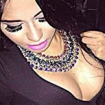 Mujeres del narco: 21 fotos que muestran su belleza, armas y lujos sin restricciones