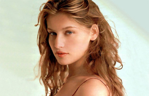&iquest;C&oacute;mo luce hoy Laetitia Casta, la recordada top model de los 90? As&iacute; se ve a sus 39 a&ntilde;os