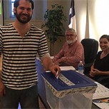 Fotos de cómo votan los chilenos desde 55 países en la primera elección desde el exterior