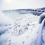 La espectacular postal que deja la ola de frío en EE.UU: Las cataratas del Niágara congeladas