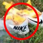 Fotos: Estadounidenses queman zapatillas de Nike como reacción a la última campaña de la marca