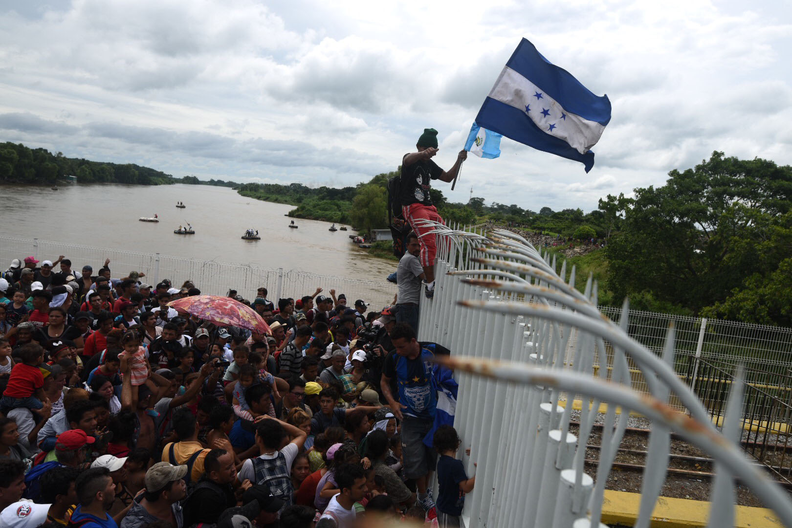 Fotos: Dramáticas imágenes de la caravana hondureña que 