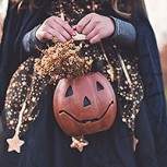 Salen a la luz fotos de la fiesta más escandalosa de Halloween: Fue en una iglesia, con disfraces y alcohol