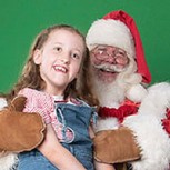 El Viejito Pascuero le saca una sonrisa a niños enfermos: Emotivas imágenes para Navidad